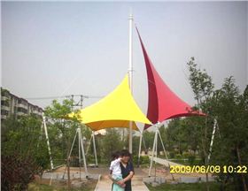 红黄景观彩色膜结构