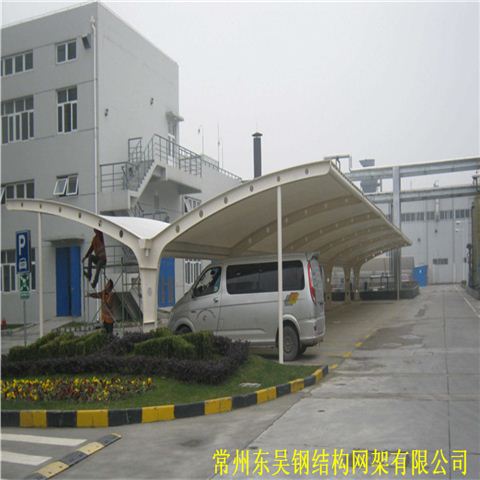 双悬臂无斜拉膜结构车棚
